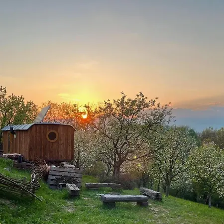 Maringotka V Sadu Na Skale Luxussátor *