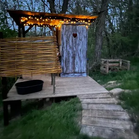 Maringotka V Sadu Na Skale Luxussátor *