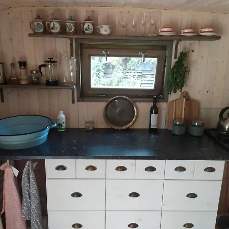 Maringotka V Sadu Na Skale Luxussátor Velký Týnec